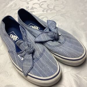 Vans. Cutest ever blue with bows RARE SLIP ON. SIZE 9